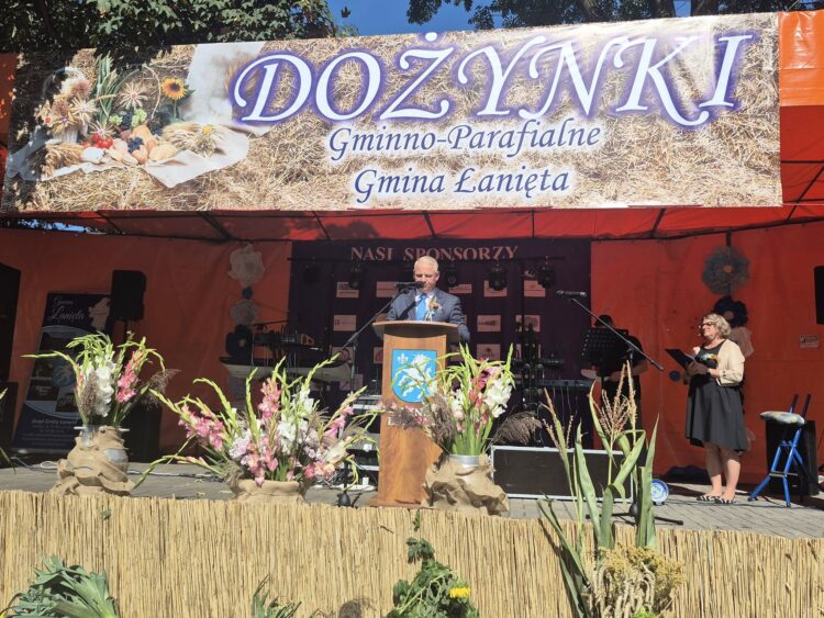 Dożynki Gminno- Parafilne 2025 Piękna ceremonia, tłumy mieszkańców i gości… chcemy podzielić się z Wami wspaniałym wspomnieniem z tego dnia!