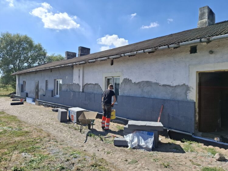 Dziś po radzie budowy odbyła się wizytacja placu budowy dla budynków mieszkalnych wielorodzinnych będących w zasobie mieszkaniowym Gminy Łanięta...