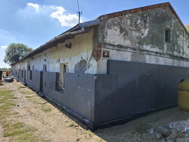 Dziś po radzie budowy odbyła się wizytacja placu budowy dla budynków mieszkalnych wielorodzinnych będących w zasobie mieszkaniowym Gminy Łanięta...