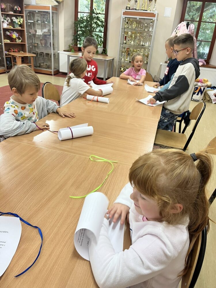 W czwartek, 9 października, w naszej bibliotece odbyła się wyjątkowa Noc Bibliotek – pełna radości, zabawy i twórczej energii!
